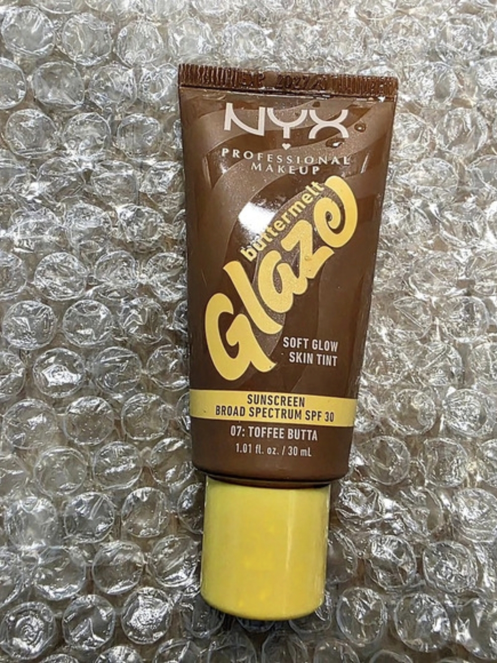 NYX Professional Makeup Buttermelt Glaze Soft Glow Skin Tint SPF 30